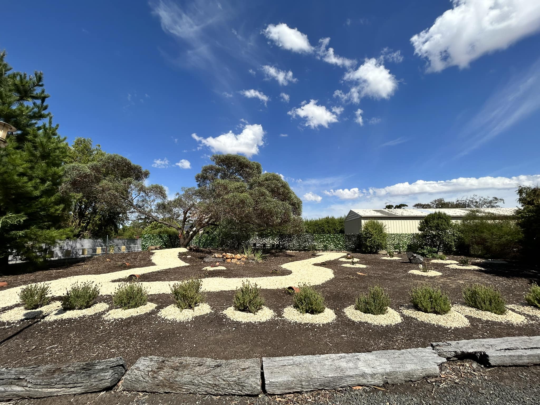 Kaniva-Midway-Motel-garden.jpg